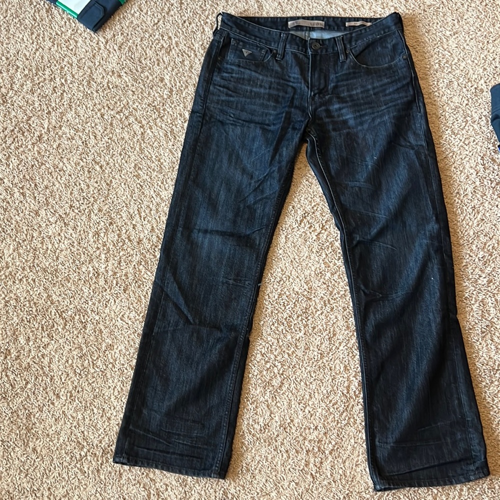 Men’s size 33x32 Guess Relaxed fit jeans. Dark Wash